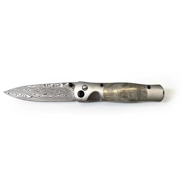 Munionalusta Meteorite Handle Knife With Damascus Steel Blade And Silver & Black Accents – Small